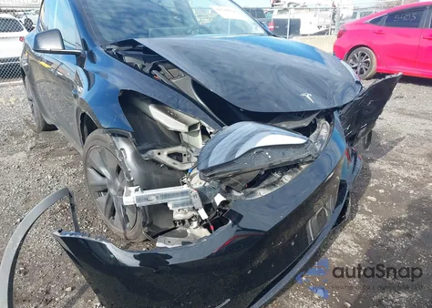 2025 Tesla Model Y Long Range Dual Motor All-Wheel Drive from USA, damaged, VIN 7SAYGDEE6SF300238